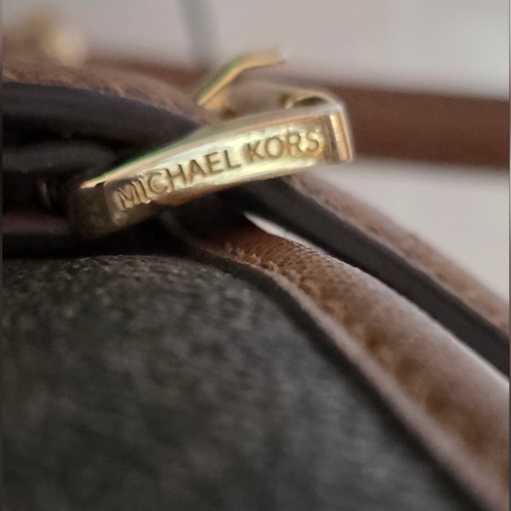 Michael Kors Jet Set TZ Snap Pocket Tote - Picture 15 of 15